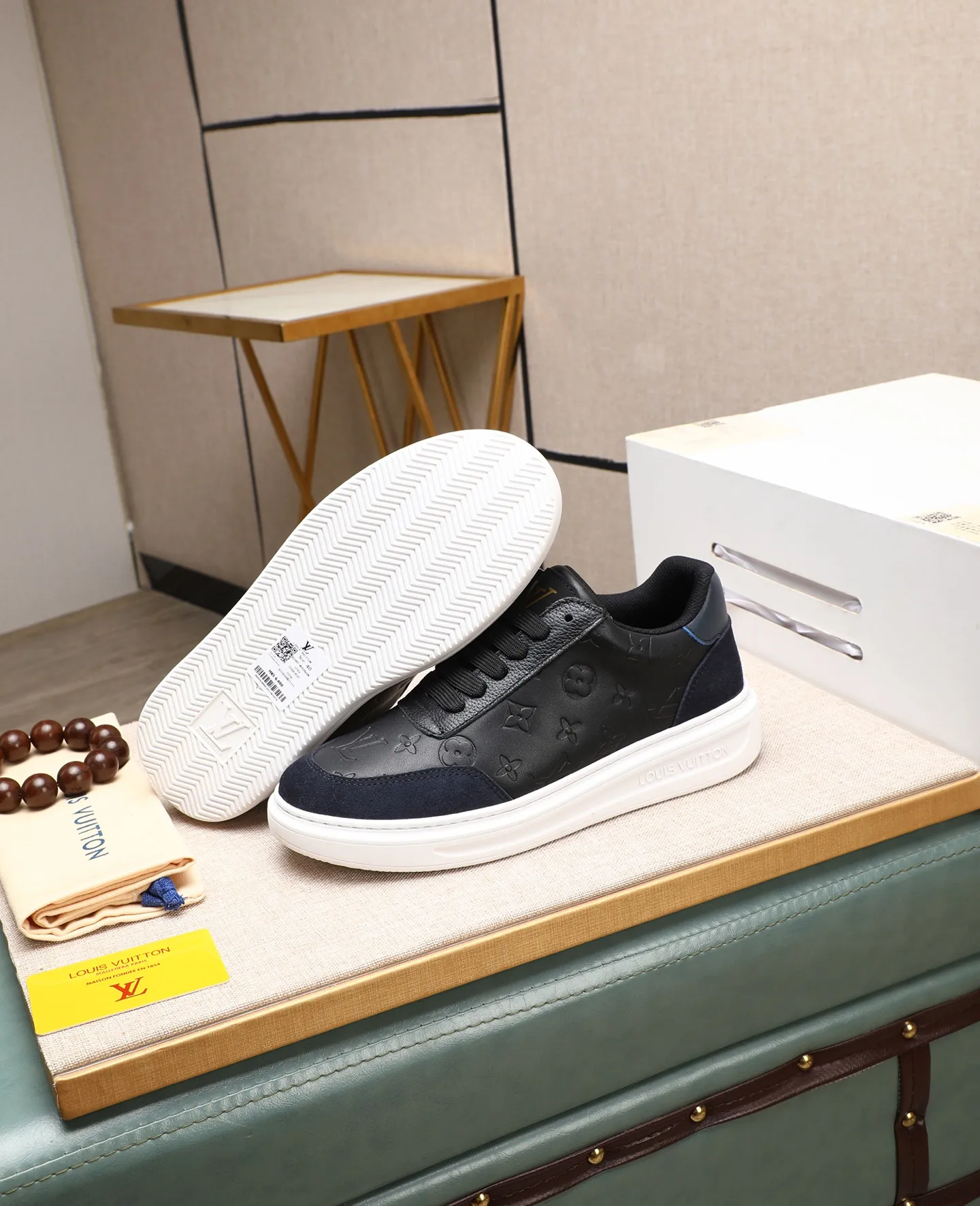 Men's shoes 💰540 📛📛【LOUIS VUITTON】Louis Vuitton new product👟Milan fashion catwalk style🇰🇾🇰🇾LV family logo, celebrity style, a must-have for fashionistas⚠️Classic presbyopia flower➕Water-dyed cow lining➕Special outsole👞Number 38-44 (45 46 custom-made)